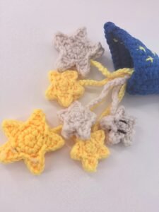 crochet stars keychain, handmade keychain for women, cute keychain ,all woven stitch by stitch. hang it on your bag and you will become a unique scenery.