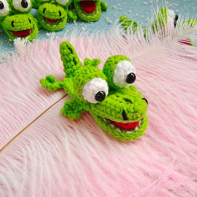 one pair of two 3d cute little crocodile hair clips hairpin, for girls, with a cartoon three dimensional design. made by hand using 4 strands of milk cotton. soft and easy to clean, it is the best decoration for hair. lightweight and comfortable. can be hung on wrists and bags for a great look as a daily accessory. suitable for both babies and adults to wear. fully showcases your cuteness and tenderness. it is the most thoughtful gift for your family. one pair of two 3d cute little crocodile hair clips hairpin, for girls, with a cartoon three dimensional design. made by hand using 4 strands of milk cotton. soft and easy to clean, it is the best decoration for hair. lightweight and comfortable. can be hung on wrists and bags for a great look as a daily accessory. suitable for both babies and adults to wear. fully showcases your cuteness and tenderness. it is the most thoughtful gift for your family.