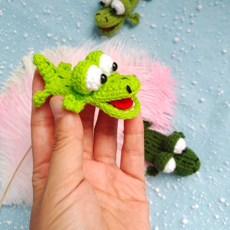 one pair of two 3d cute little crocodile hair clips hairpin, for girls, with a cartoon three dimensional design. made by hand using 4 strands of milk cotton. soft and easy to clean, it is the best decoration for hair. lightweight and comfortable. can be hung on wrists and bags for a great look as a daily accessory. suitable for both babies and adults to wear. fully showcases your cuteness and tenderness. it is the most thoughtful gift for your family. one pair of two 3d cute little crocodile hair clips hairpin, for girls, with a cartoon three dimensional design. made by hand using 4 strands of milk cotton. soft and easy to clean, it is the best decoration for hair. lightweight and comfortable. can be hung on wrists and bags for a great look as a daily accessory. suitable for both babies and adults to wear. fully showcases your cuteness and tenderness. it is the most thoughtful gift for your family.