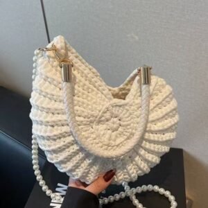 lacquered white shell shoulder bag, decorated with pearl chains, knitted with five strands of cotton thread. it is a daily schoolbag, a single shoulder bag, a snack and meal box bag. unique and suitable for giving as a gift or for personal use. it can be used for daily commuting. it is suitable for matching any clothes to add your distinctive beauty. children can put stationery and travel snacks in it. soft and not prone to color fading.