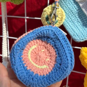 hand knitted smiley face coin purse, soft cotton, cute earphone holder, portable keychain design, perfect small gift